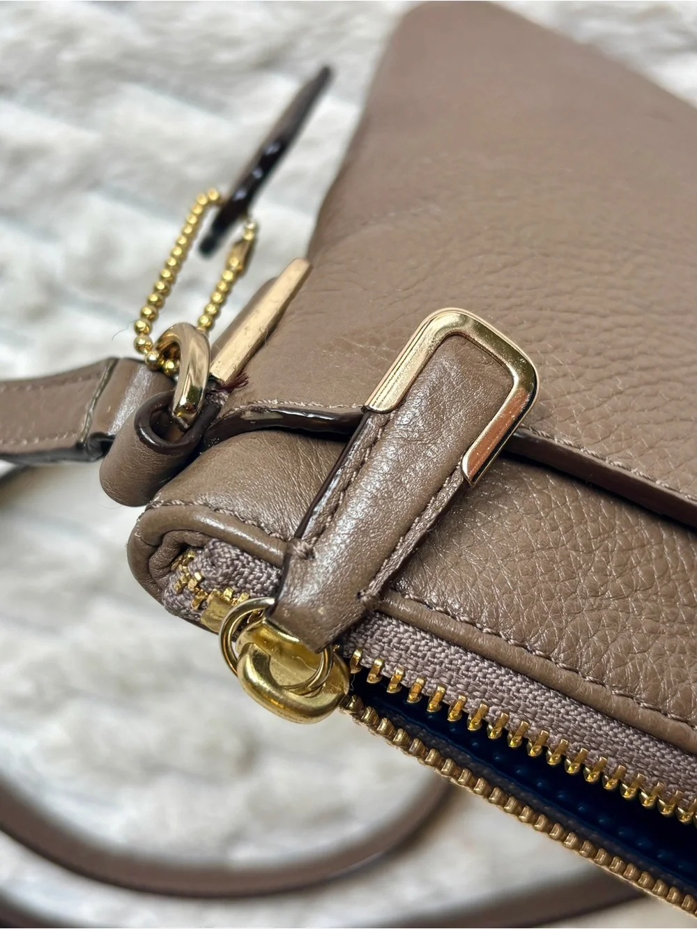 ✨ Authentic Coach Legacy Zip Top Crossbody – Near New Condition with Hang Tag! ✨